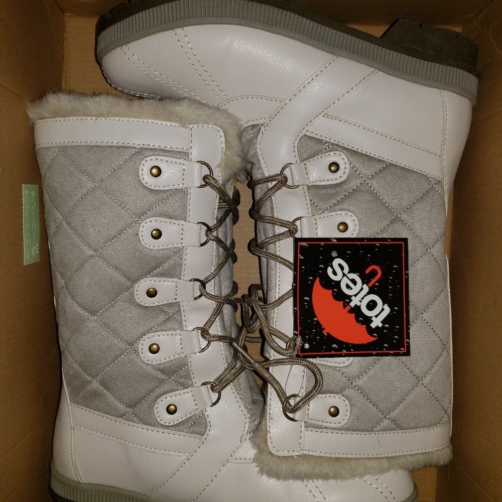Totes women's snow boots NWT